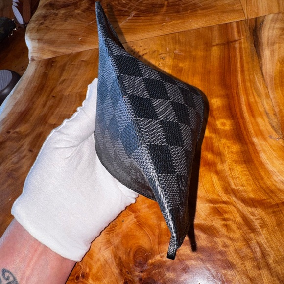 Louis Vuitton Pochette Félicie Insert damier
Black Leather 2010 - Picture 5 of 15